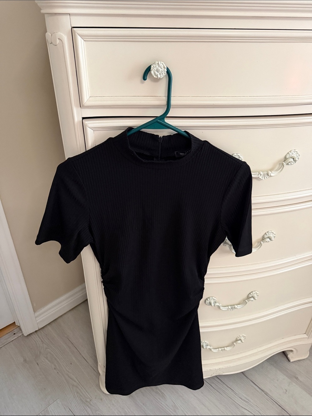 Dynamite Black Ribbed Mock-Neck Crop Top